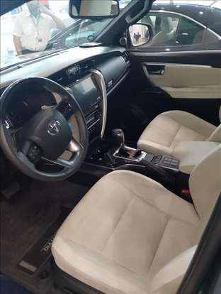 TOYOTA-HILUX SW4-2025