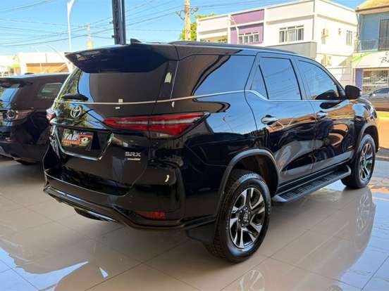 TOYOTA-HILUX SW4-2024