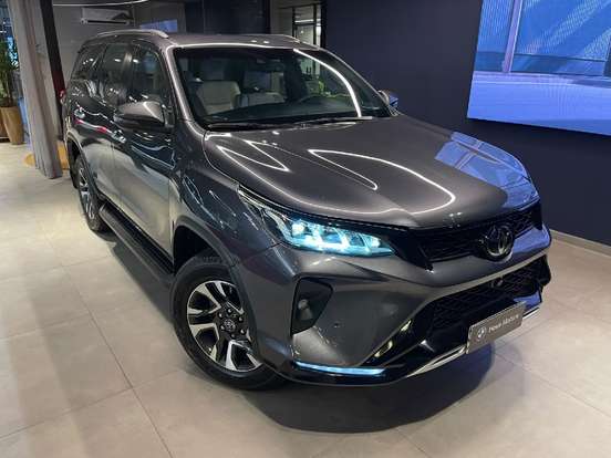 TOYOTA-HILUX SW4-2025