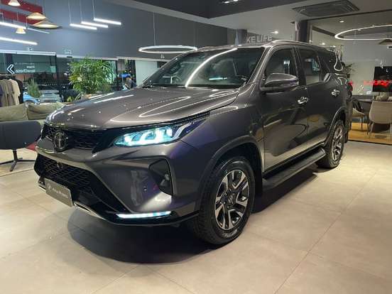 TOYOTA-HILUX SW4-2025
