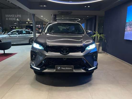TOYOTA-HILUX SW4-2025
