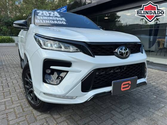 TOYOTA HILUX SW4 2.8 D-4D TURBO DIESEL GR-S 7L 4X4 AUTOMÁTICO