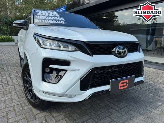 TOYOTA-HILUX SW4-2024