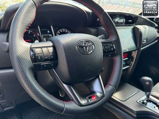 TOYOTA-HILUX SW4-2024