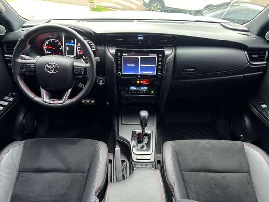 TOYOTA-HILUX SW4-2023