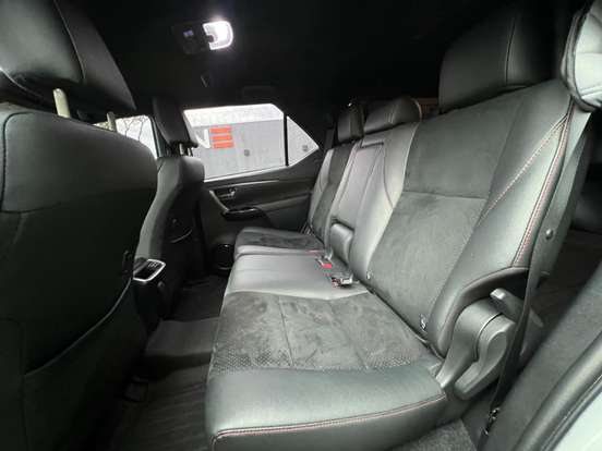 TOYOTA-HILUX SW4-2023