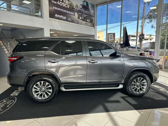 TOYOTA-HILUX SW4-2022