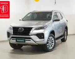 TOYOTA HILUX SW4 2.8 D-4D TURBO DIESEL SRX 4X4 AUTOMÁTICO TOYOTA HILUX SW4 2.8 D-4D TURBO DIESEL SRX 4X4 AUTOMÁTICO