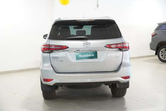 TOYOTA-HILUX SW4-2.8 D-4D TURBO DIESEL SRX 4X4 AUTOMÁTICO TOYOTA-HILUX SW4-2023