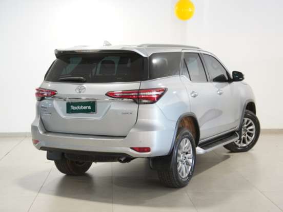 TOYOTA-HILUX SW4-2.8 D-4D TURBO DIESEL SRX 4X4 AUTOMÁTICO TOYOTA-HILUX SW4-2023