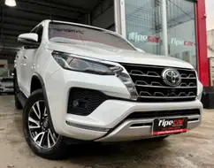 TOYOTA HILUX SW4 2.8 D-4D TURBO DIESEL SRX 7L 4X4 AUTOMÁTICO TOYOTA HILUX SW4 2.8 D-4D TURBO DIESEL SRX 7L 4X4 AUTOMÁTICO