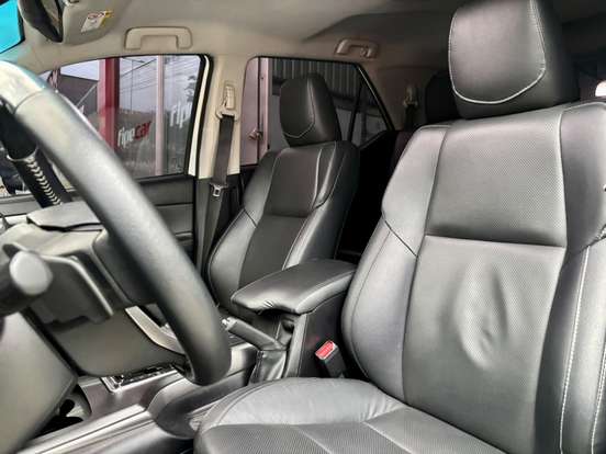 TOYOTA-HILUX SW4-2.8 D-4D TURBO DIESEL SRX 7L 4X4 AUTOMÁTICO TOYOTA-HILUX SW4-2023