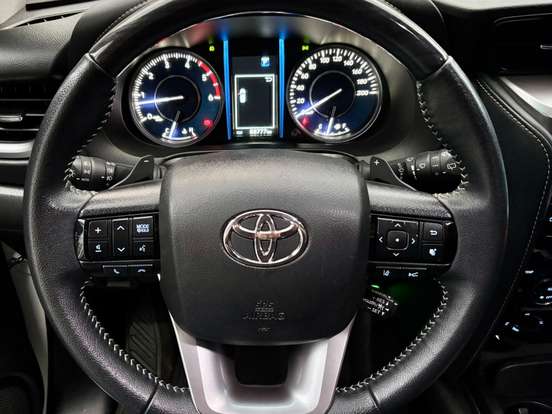 TOYOTA-HILUX SW4-2.8 D-4D TURBO DIESEL SRX 7L 4X4 AUTOMÁTICO TOYOTA-HILUX SW4-2023