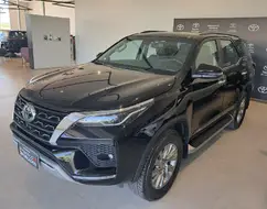 TOYOTA HILUX SW4 2.8 D-4D TURBO DIESEL SRX 7L 4X4 AUTOMÁTICO TOYOTA HILUX SW4 2.8 D-4D TURBO DIESEL SRX 7L 4X4 AUTOMÁTICO