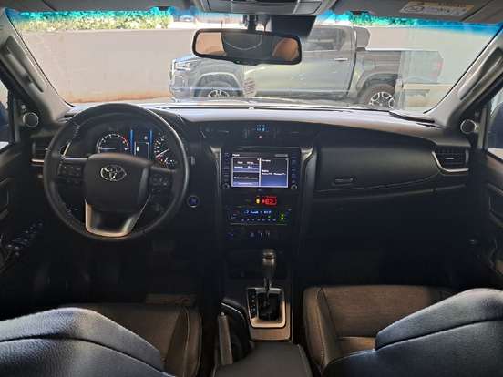 TOYOTA-HILUX SW4-2.8 D-4D TURBO DIESEL SRX 7L 4X4 AUTOMÁTICO TOYOTA-HILUX SW4-2022