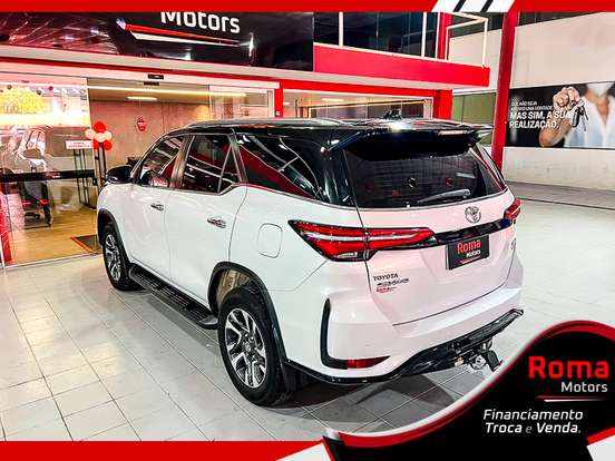 TOYOTA-HILUX SW4-2025