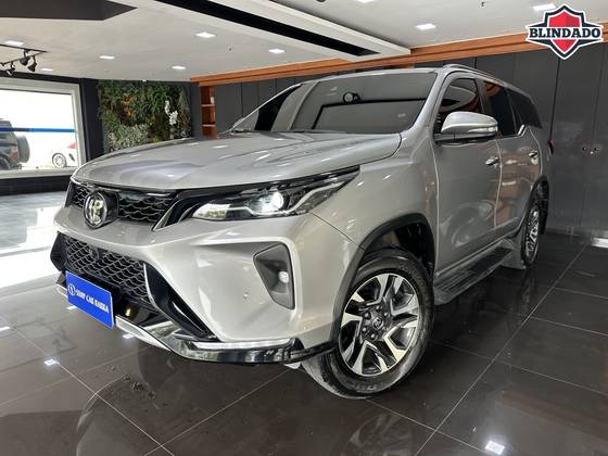 TOYOTA HILUX SW4 2.8 D-4D TURBO DIESEL SRX PLATINUM 7L 4X4 AUTOMÁTICO