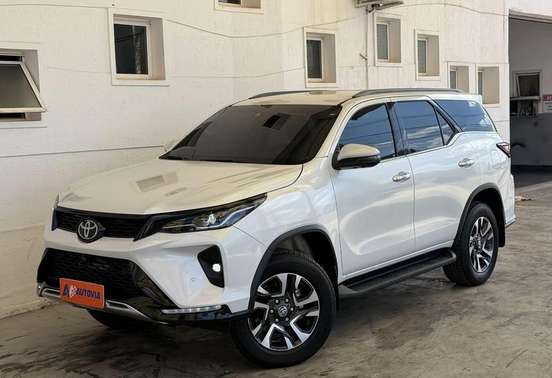 TOYOTA-HILUX SW4-2024
