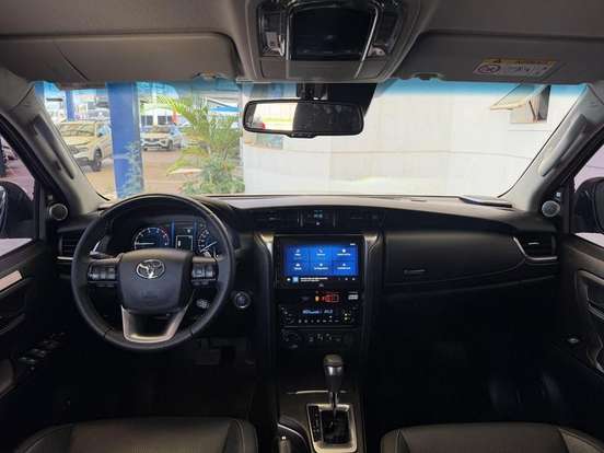 TOYOTA-HILUX SW4-2024