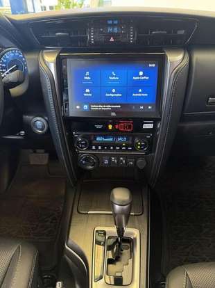 TOYOTA-HILUX SW4-2024