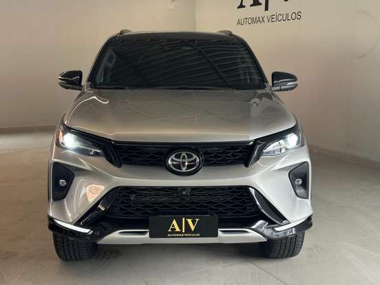 TOYOTA-HILUX SW4-2024