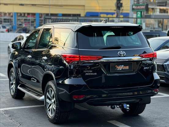 TOYOTA-HILUX SW4-2.8 SRX 4X4 7 LUGARES 16V TURBO INTERCOOLER DIESEL 4P AUTOMÁTICO TOYOTA-HILUX SW4-2016
