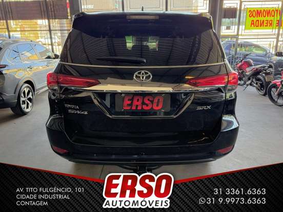 TOYOTA-HILUX SW4-2.8 SRX 4X4 7 LUGARES 16V TURBO INTERCOOLER DIESEL 4P AUTOMÁTICO TOYOTA-HILUX SW4-2018