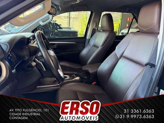 TOYOTA-HILUX SW4-2.8 SRX 4X4 7 LUGARES 16V TURBO INTERCOOLER DIESEL 4P AUTOMÁTICO TOYOTA-HILUX SW4-2018