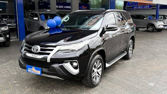 TOYOTA HILUX SW4 2.8 SRX DIAMOND 4X4 7 LUGARES 16V TURBO INTERCOOLER DIESEL 4P AUTOMÁTICO