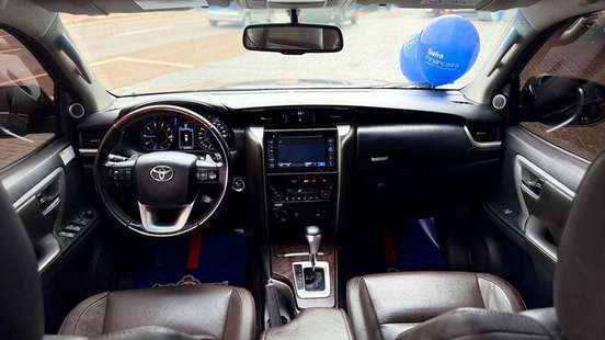 TOYOTA-HILUX SW4-2.8 SRX DIAMOND 4X4 7 LUGARES 16V TURBO INTERCOOLER DIESEL 4P AUTOMÁTICO TOYOTA-HILUX SW4-2018
