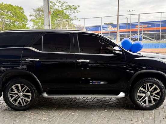 TOYOTA-HILUX SW4-2.8 SRX DIAMOND 4X4 7 LUGARES 16V TURBO INTERCOOLER DIESEL 4P AUTOMÁTICO TOYOTA-HILUX SW4-2018