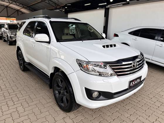 TOYOTA HILUX SW4 3.0 SRV 4X4 16V TURBO INTERCOOLER DIESEL 4P AUTOMÁTICO