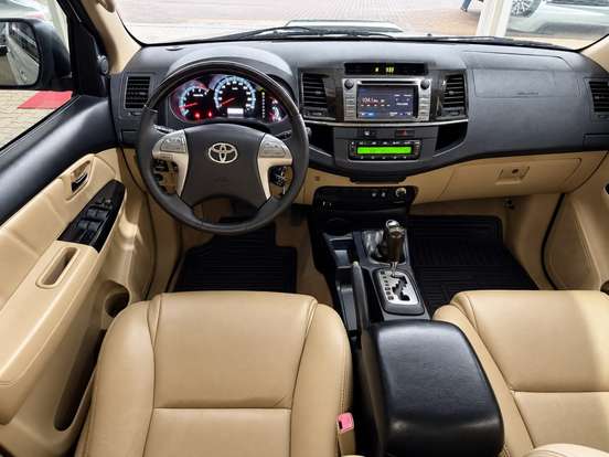 TOYOTA-HILUX SW4-2013