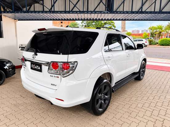 TOYOTA-HILUX SW4-2013