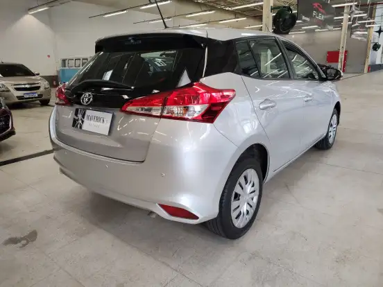 TOYOTA-YARIS-2021