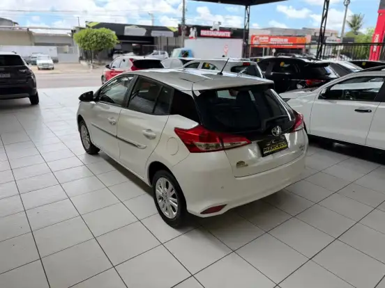 TOYOTA-YARIS-2019
