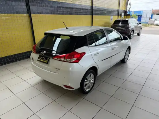 TOYOTA-YARIS-2019