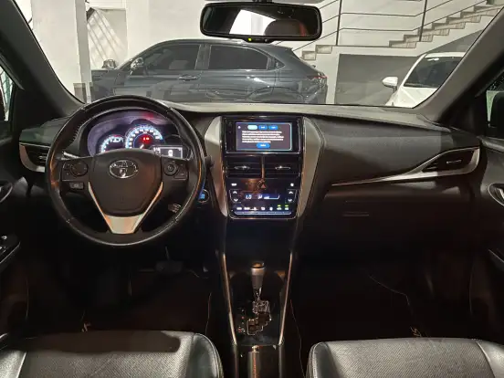 TOYOTA-YARIS-2022