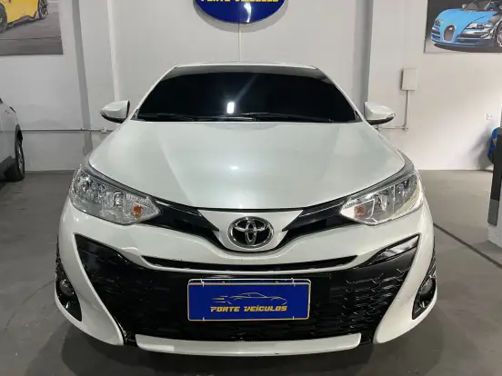 TOYOTA-YARIS-2022