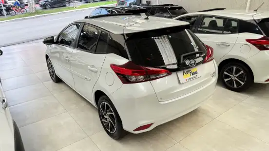 TOYOTA-YARIS-2022