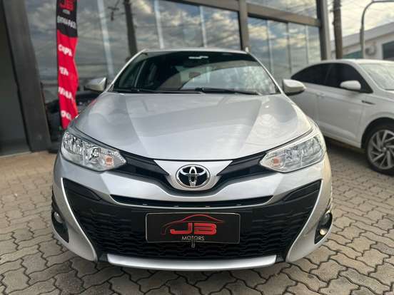 TOYOTA-YARIS-2018