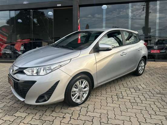 TOYOTA-YARIS-2018