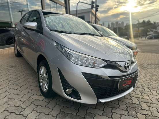 TOYOTA-YARIS-2018
