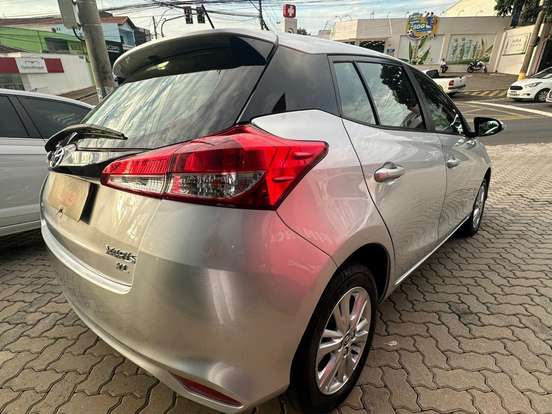 TOYOTA-YARIS-2018