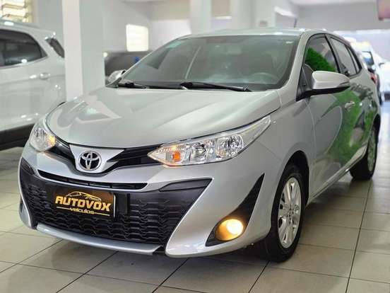 TOYOTA-YARIS-2018