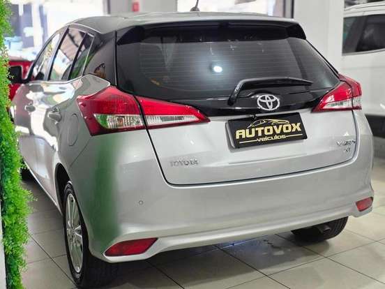 TOYOTA-YARIS-2018