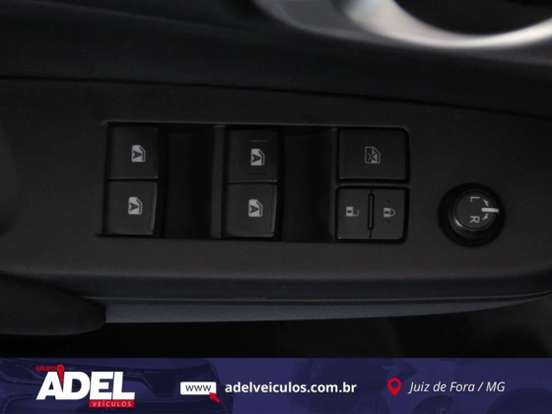 TOYOTA-YARIS-2019