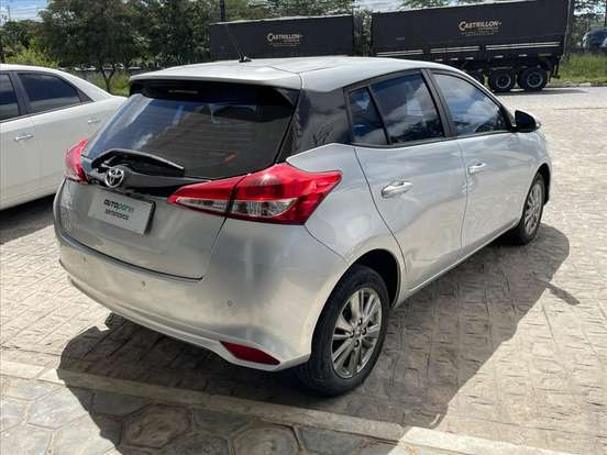 TOYOTA-YARIS-2019