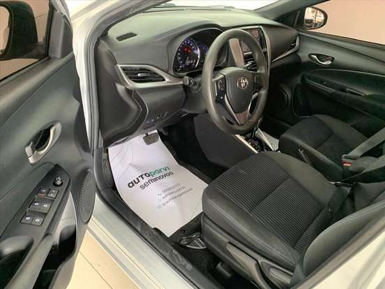 TOYOTA-YARIS-2019