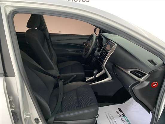 TOYOTA-YARIS-2019